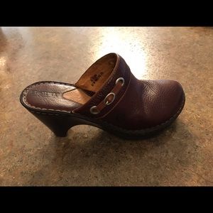 Shoes more of a burgundy color real trendy